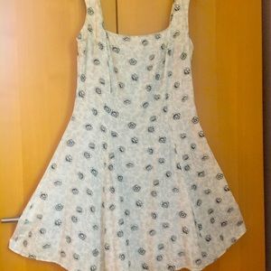 White dress e black pattern flower design.